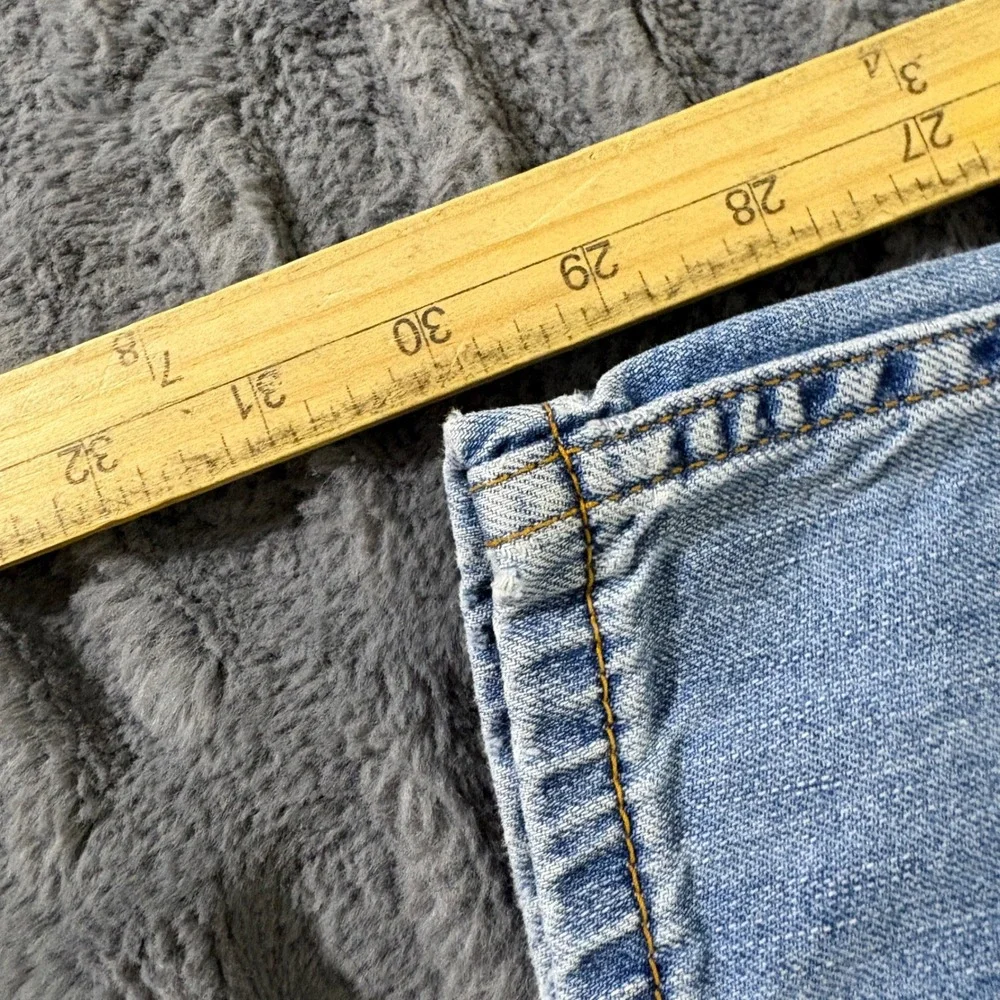 Levis 505 Mens 34x32 Light Wash Blue Regular Fit Straight Leg Denim Jeans AR132